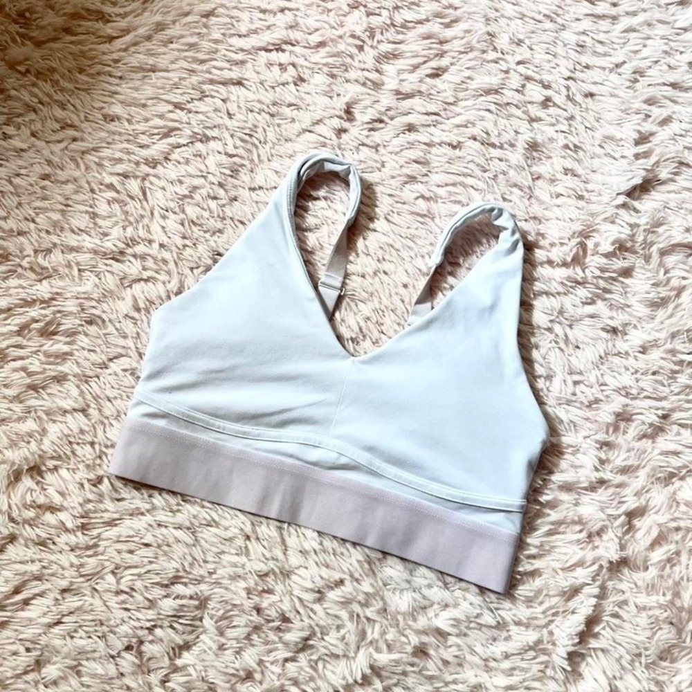 Fabletics All Day Everyday Low Impact Sports Bra Womens M Workout Fitness GymFit
